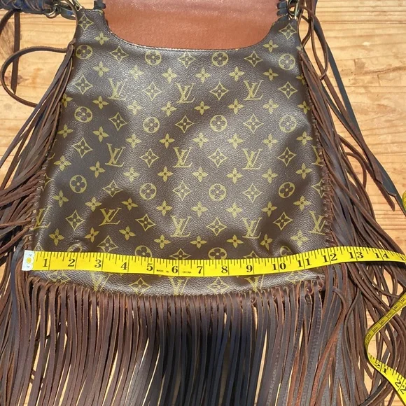 🎉 HOST PICK‼️ GORGEOUS AUTHENTIC LOUIS VUITTON REVAMPED CROSSBODY BAG‼️ - Picture 12 of 16